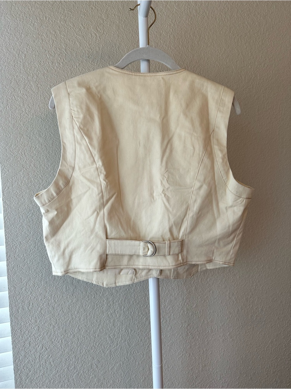 Avec Les Filles cream collarless single breasted button down crop vest size XL - Picture 3 of 5